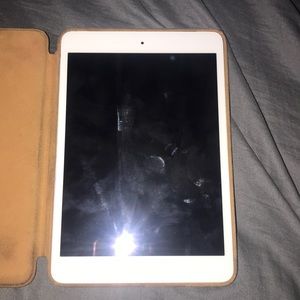 Ipad Mini ( FOR PARTS )
